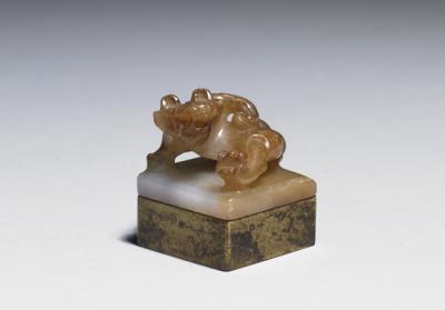 图片[2]-Jade Bear (refashioned from a jade scabbard slide), mid to late Western Han dynasty, 140 BCE-8 CE-China Archive